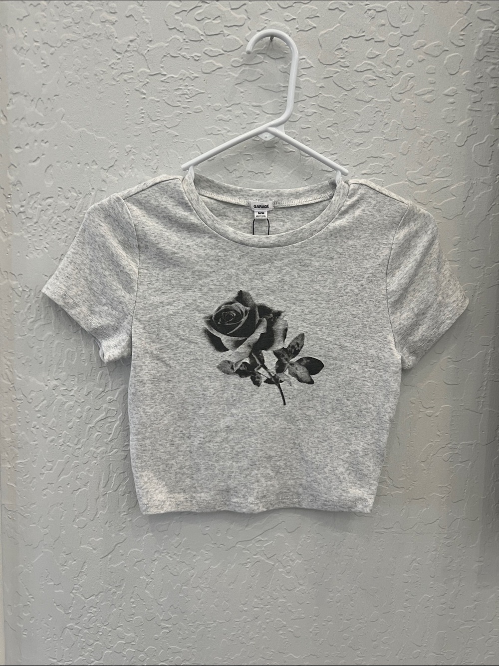 Cute cotton cropped t shirt with vintage rose.